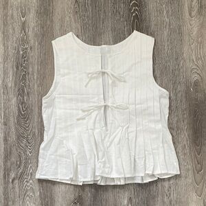 Women’s White Pleated Tie-Front Sleeveless Top